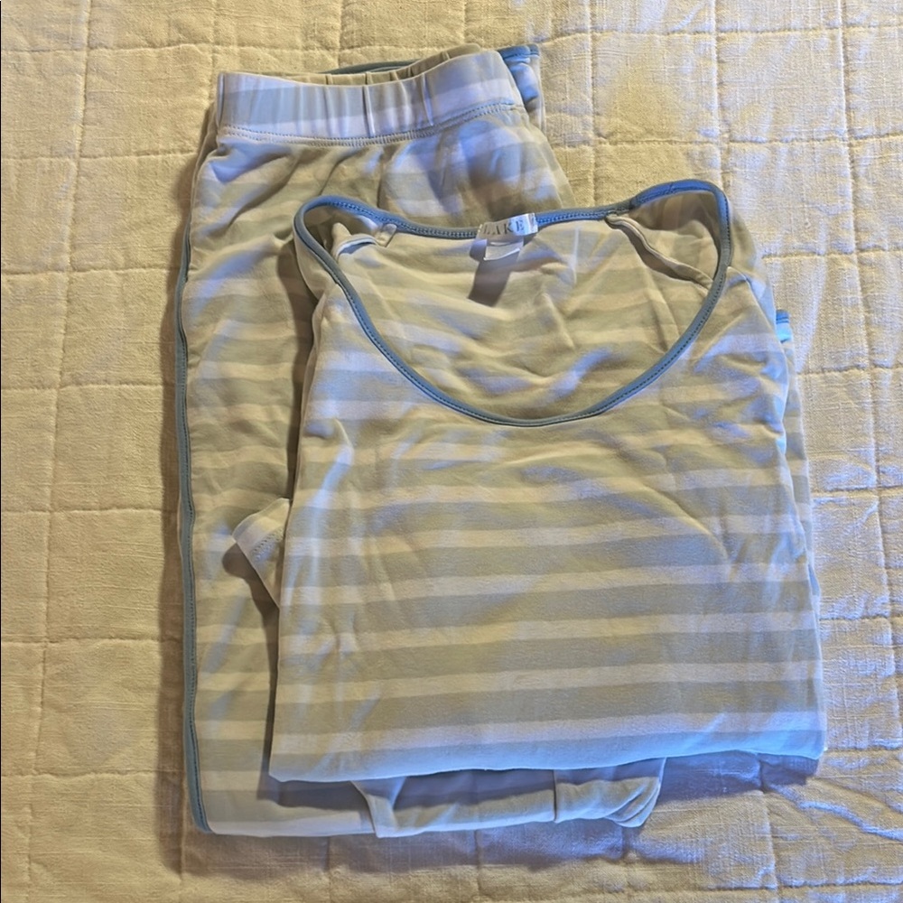 Lake Pajamas quarter length sleeve and pants set EUC